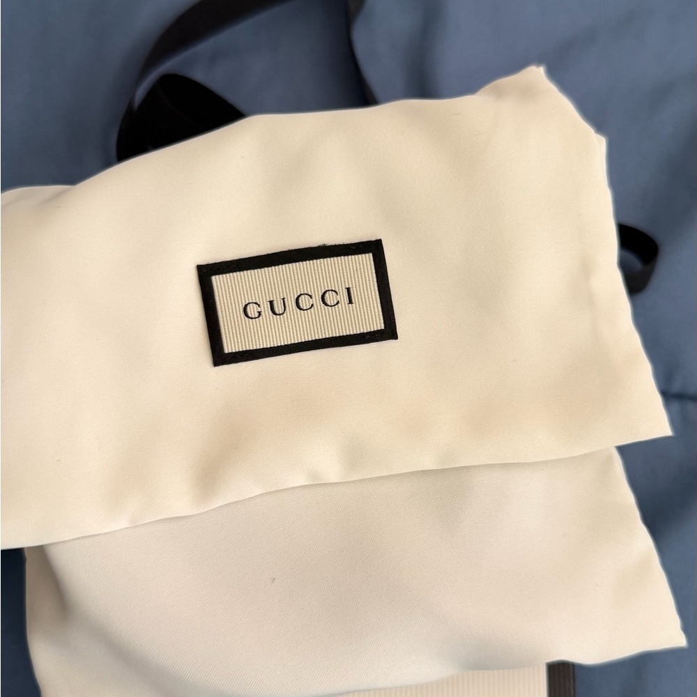 Gucci Black Leather Belt with Gold GG Buckle - Picture 4 of 6